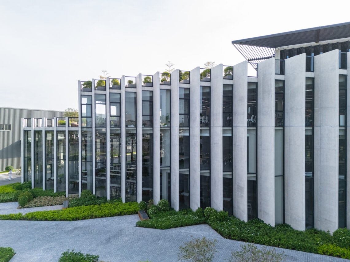Huy hoang lock factory / baumschlager eberle architekten