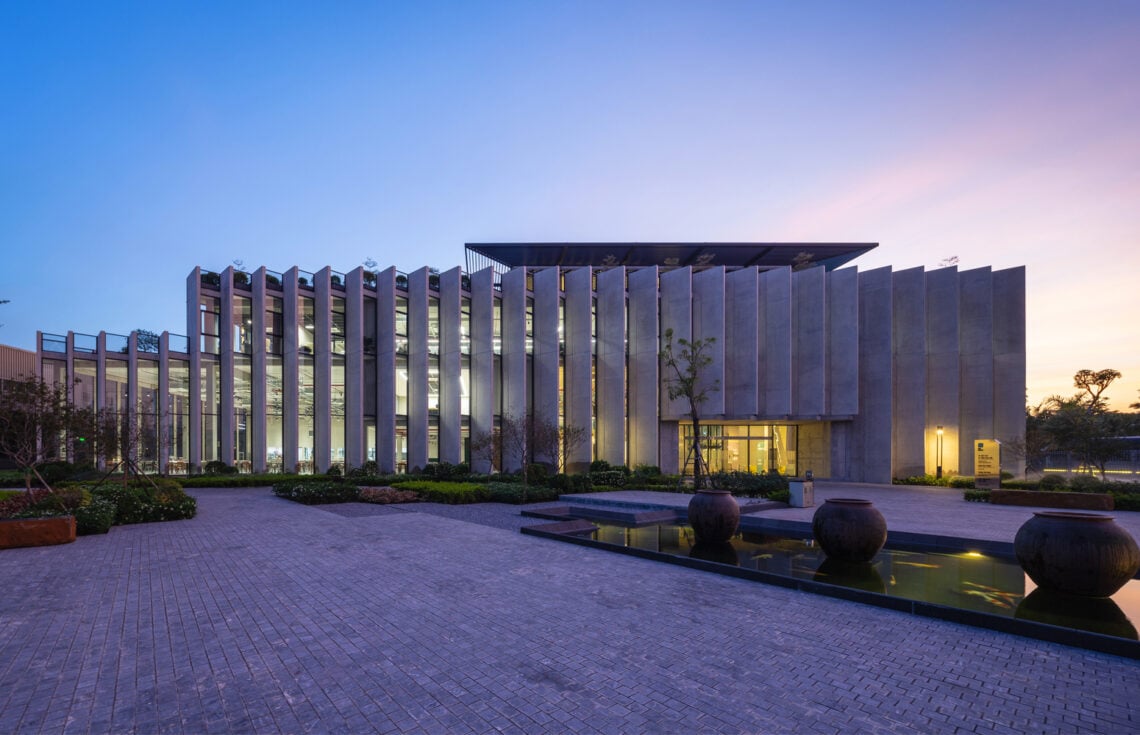 Huy hoang lock factory / baumschlager eberle architekten