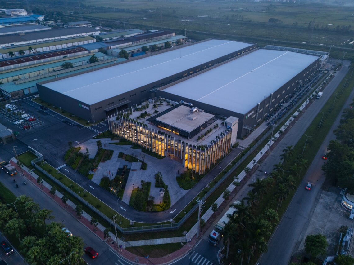 Huy hoang lock factory / baumschlager eberle architekten