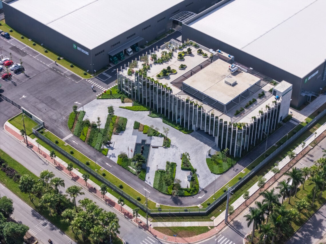 Huy hoang lock factory / baumschlager eberle architekten