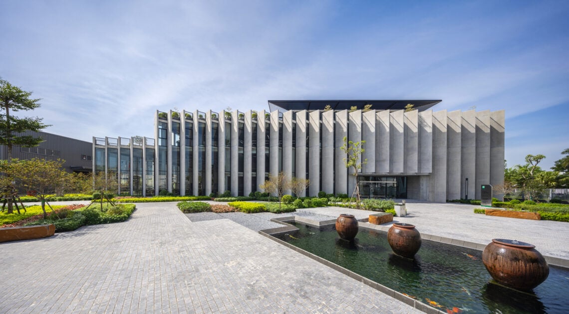 Huy hoang lock factory / baumschlager eberle architekten