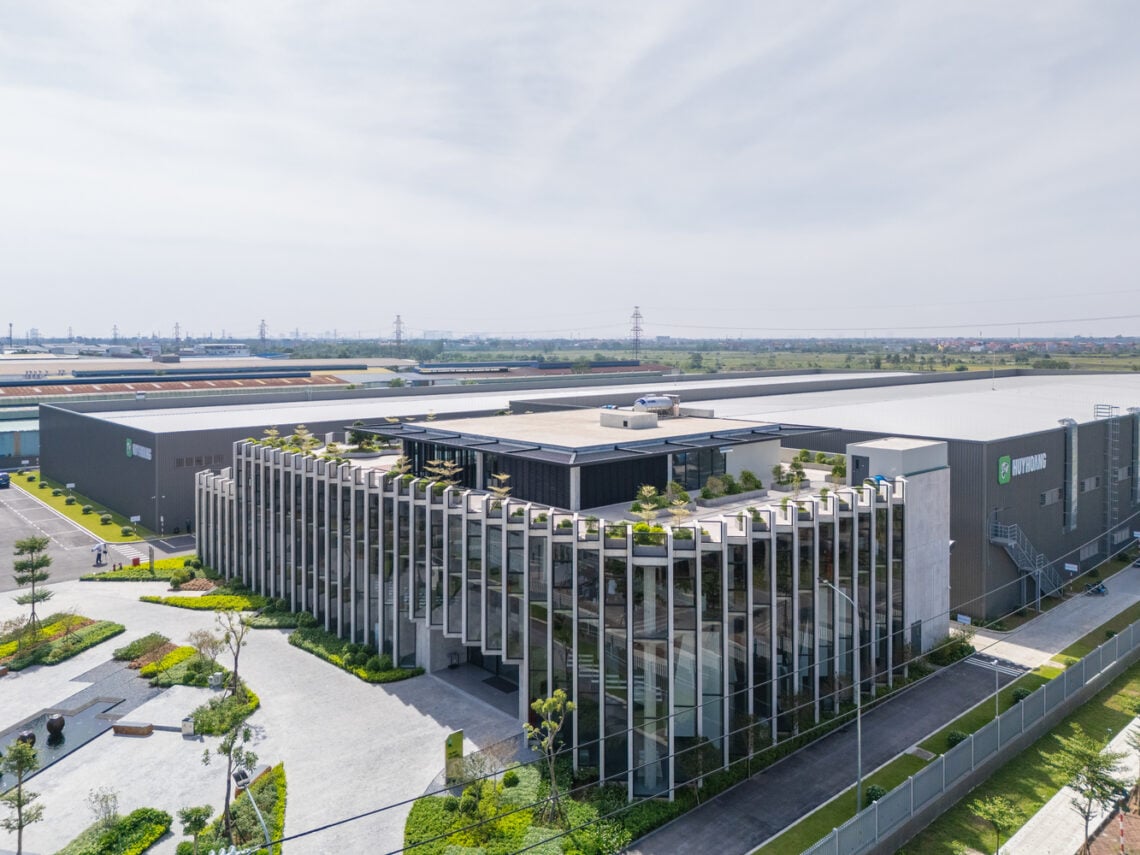 Huy hoang lock factory / baumschlager eberle architekten