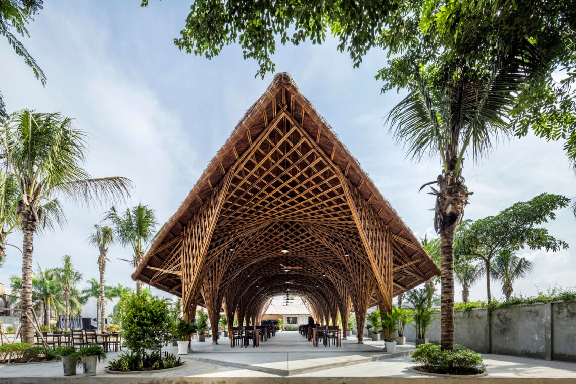 Keeng seafood restaurant / bambubuild