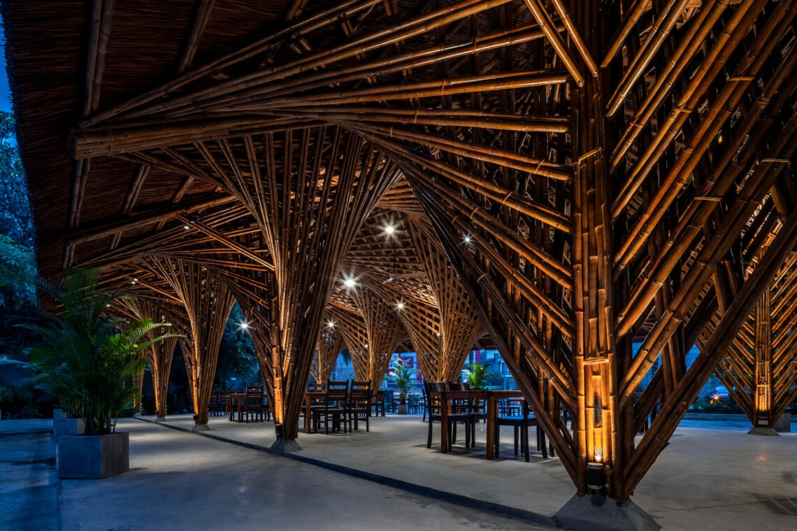 Keeng seafood restaurant / bambubuild