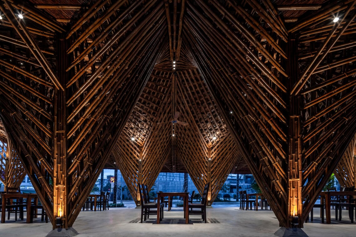 Keeng seafood restaurant / bambubuild