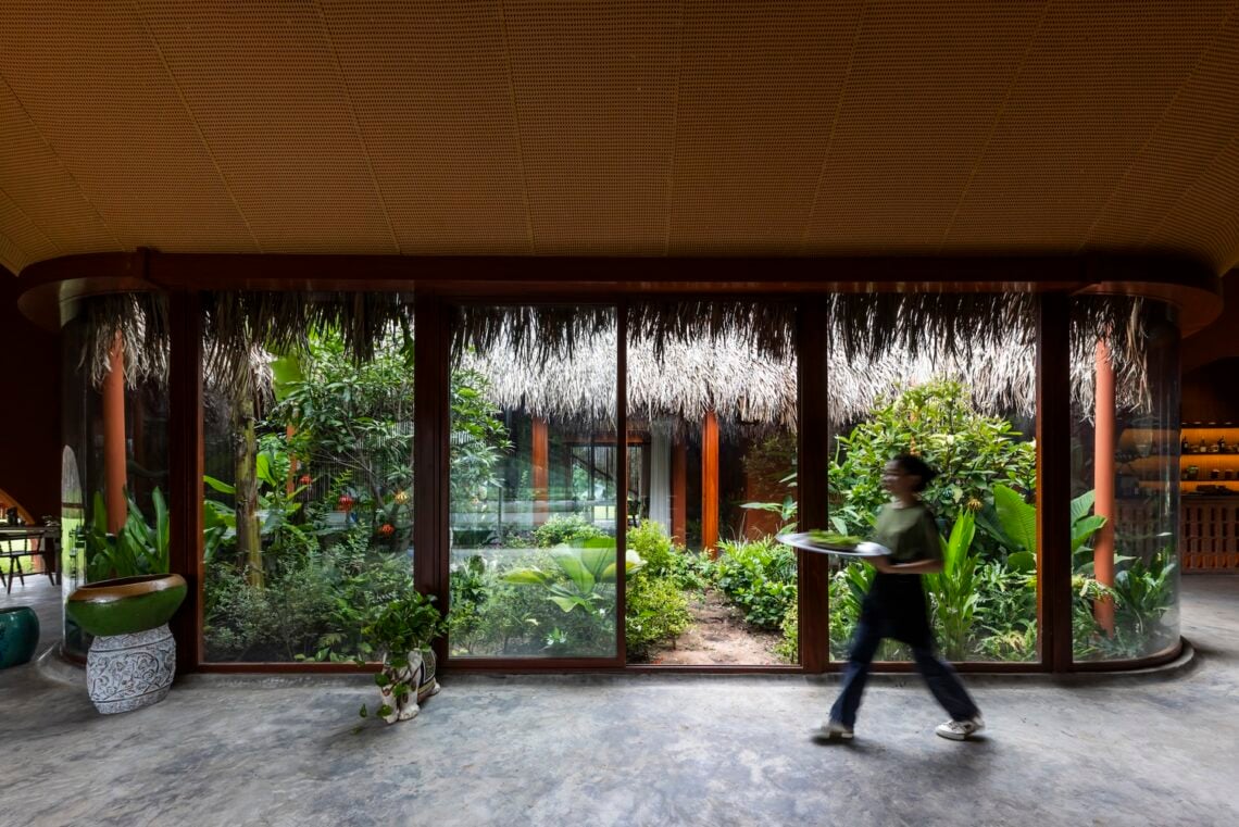 Nhà tú garden restaurant / long nguyen design