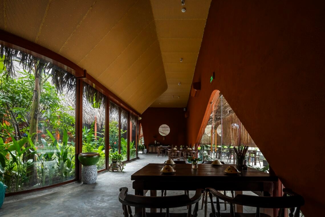 Nhà tú garden restaurant / long nguyen design