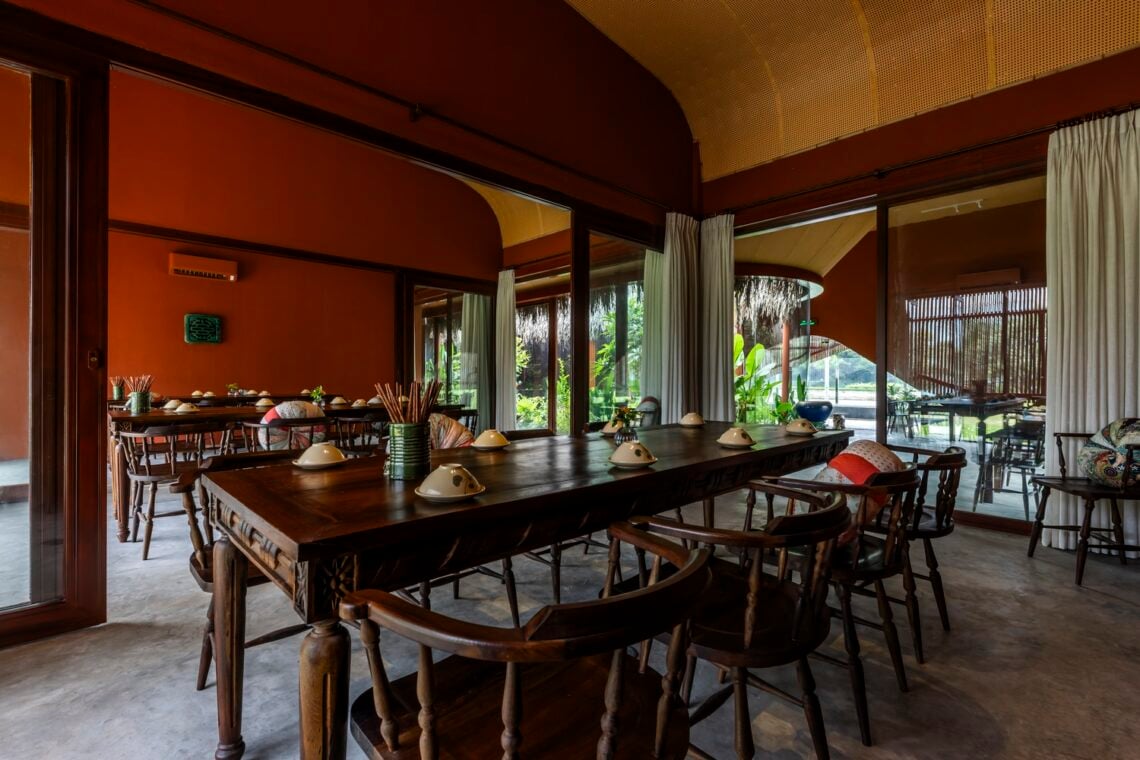 Nhà tú garden restaurant / long nguyen design