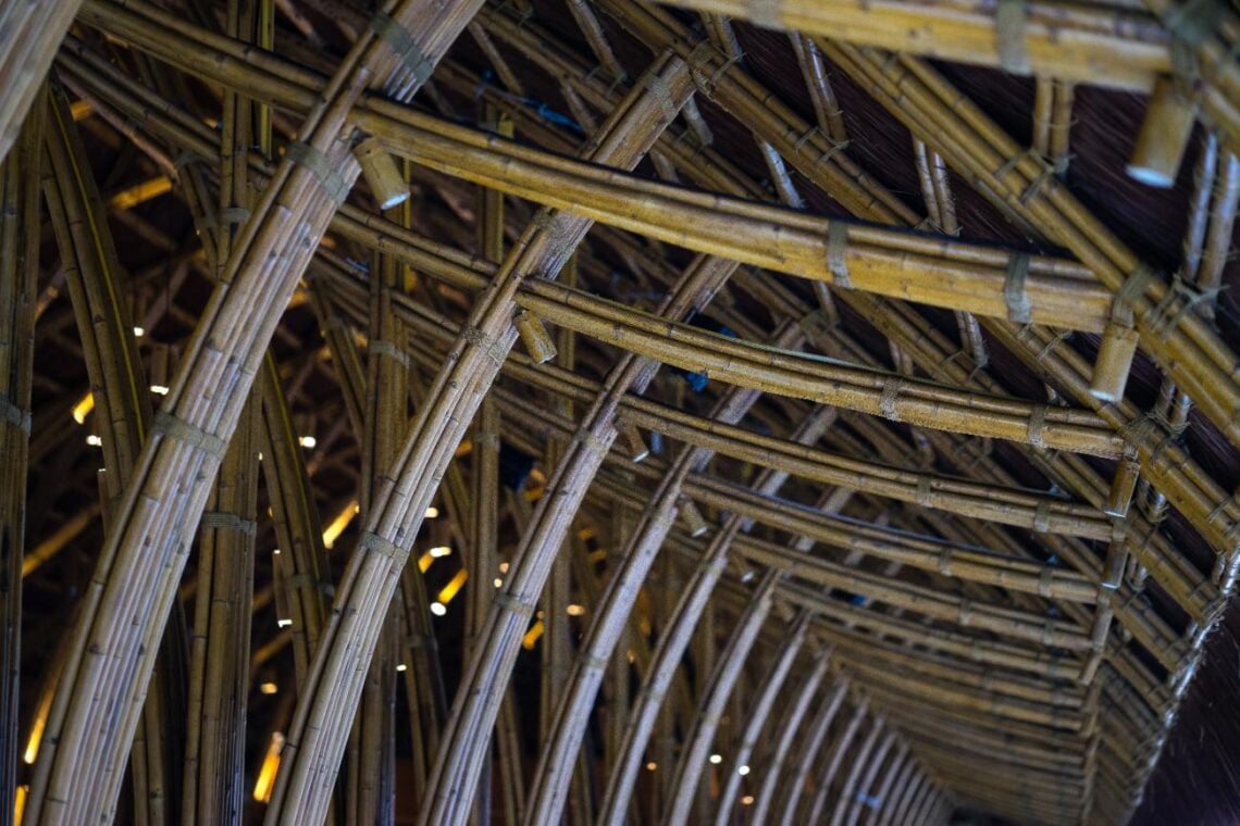 Overhanging roof 1