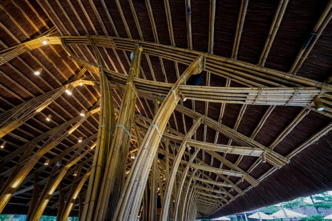 Overhanging roof 2