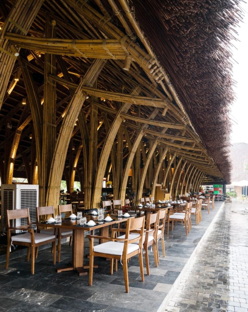 Overhanging roof 3 1